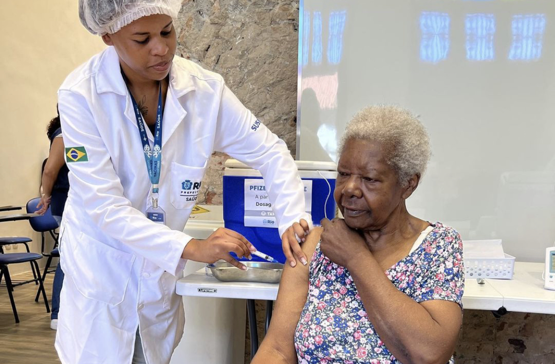 Super Centro Carioca de Vacinação (SCCV) inicia vacinação bivalente contra COVID-19