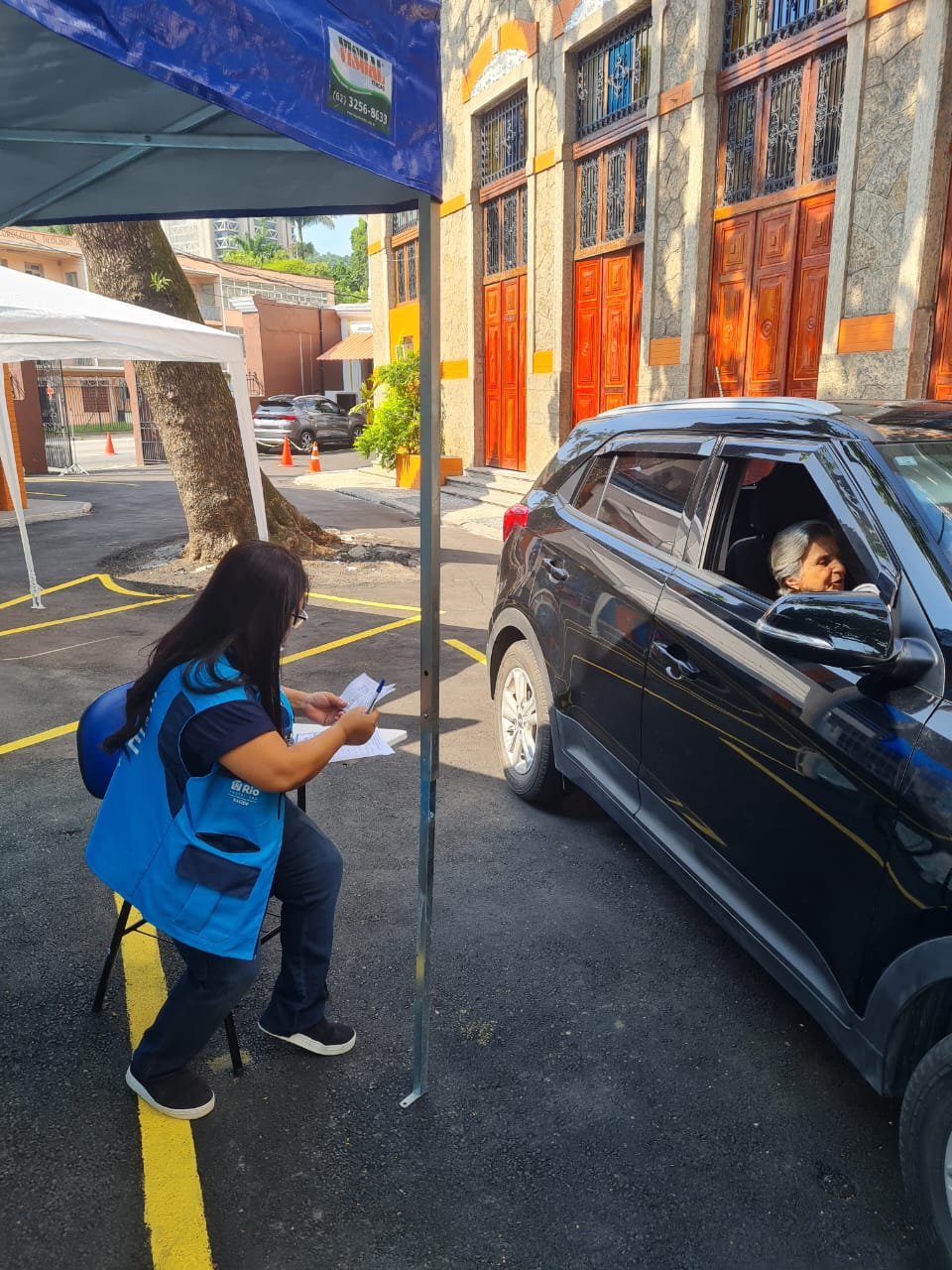 Super Centro Carioca de Vacinação  (SCCV) amplia estratégias de vacinação com drive-thru e mantém postos de vacinação em auditórios da OTICS Botafogo.