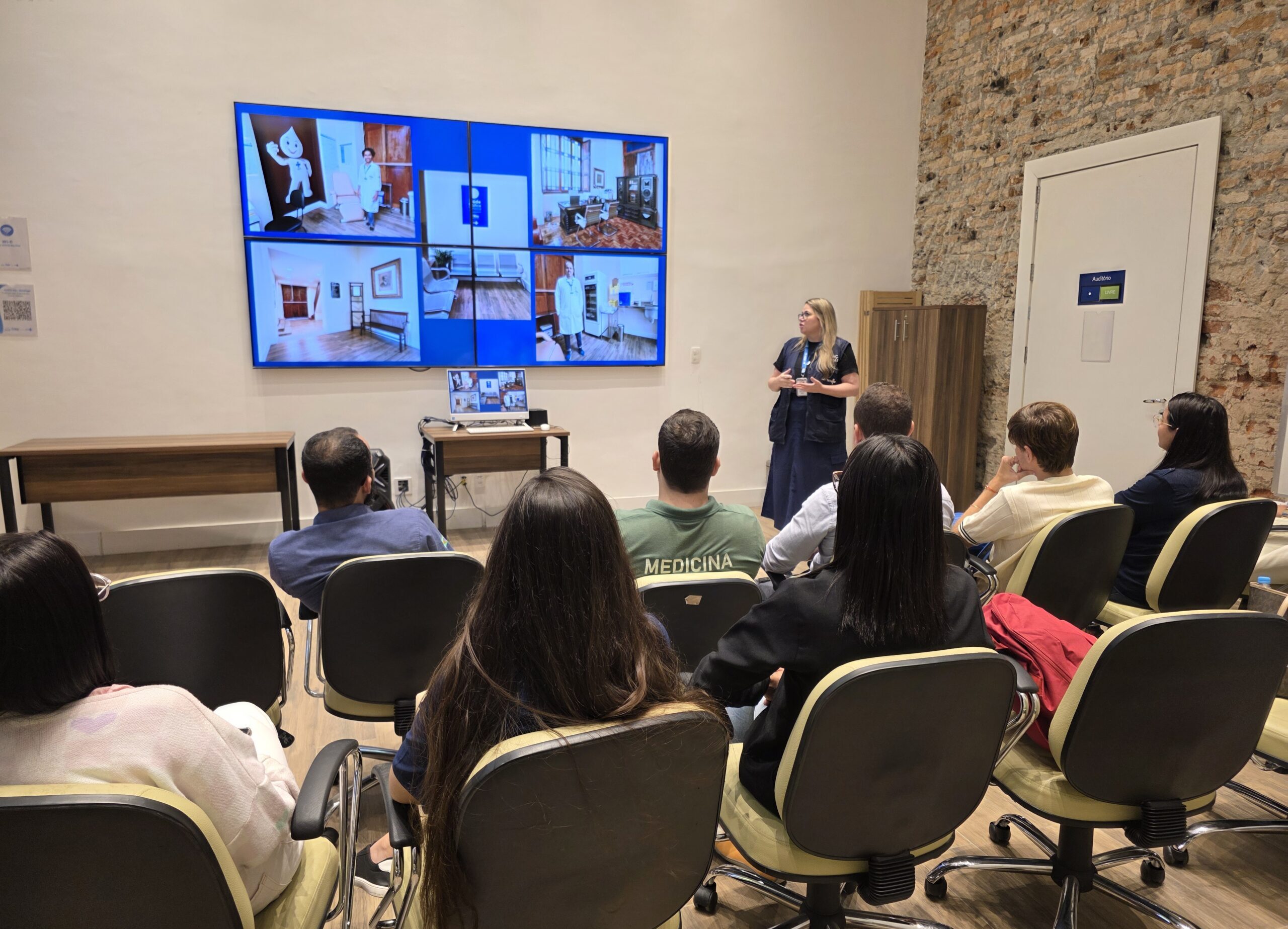 Super Centro Carioca de Vacinação recebe visita de alunos da Faculdade Castelo Branco