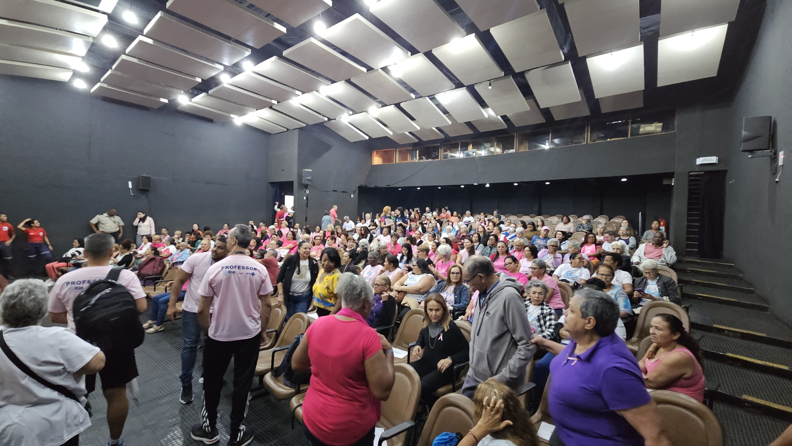 Outubro Rosa: Conscientização com o Programa Academia Carioca da CAP 2.1