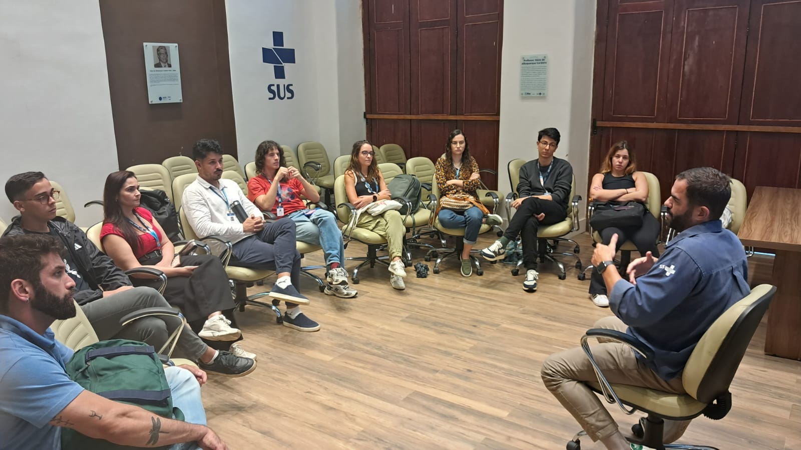 Ambiência do profissional médico recém-admitido na Atenção Primária